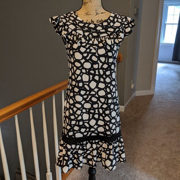 ✨ BCBGMaxazria black & cream print flounce dress Small - Picture 1 of 11